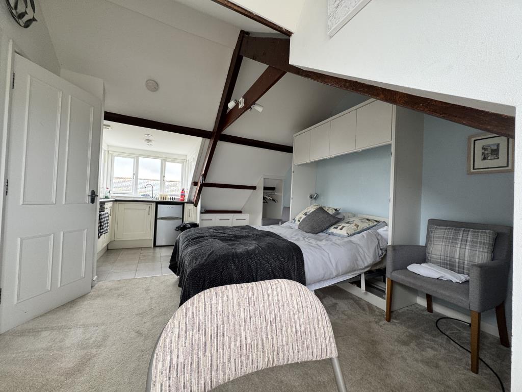 Lot: 114 - STUDIO FLAT CLOSE TO BEACHES - Sleeping area looking to the kitchen space